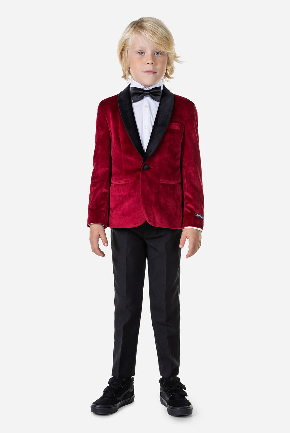 Jongen met een rood fluwelen dinerjasje