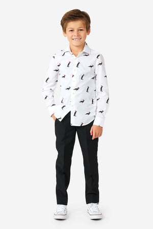 Wit shirt van kerst over kersts met kerstpinguïns gedragen door een jongen