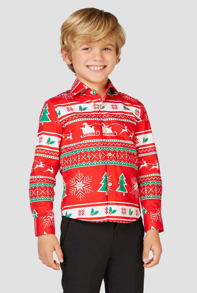 Grappige rode kerst om shirt winterwonderland te dragen gedragen door een jongen