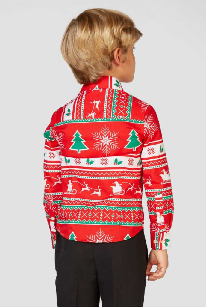 Grappige rode kerst om shirt winterwonderland te dragen gedragen door een jongen