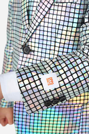Jongen met discobalspiegelpak, mouw close -up