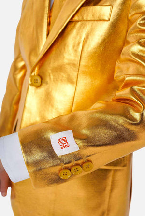 Jongen die glanzend groovy gouden pak, mouw close -up