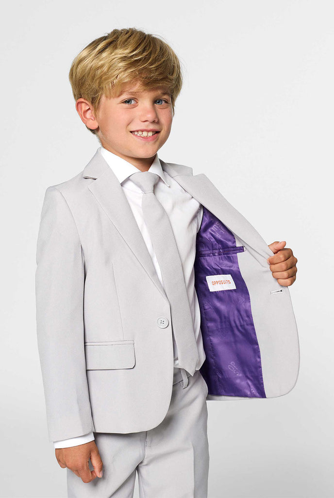 Vaste kleur groovy grijs pak voor kinderen gedragen door jongen
