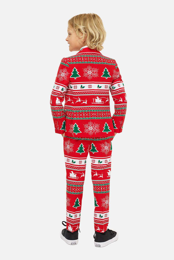 Rood kerstpak voor jongens die door de jongen van achteren worden gedragen