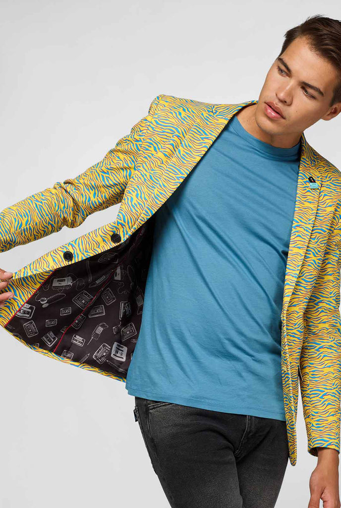 Geel en blauw zebraprint Casual blazer gedragen door de mens met een jas