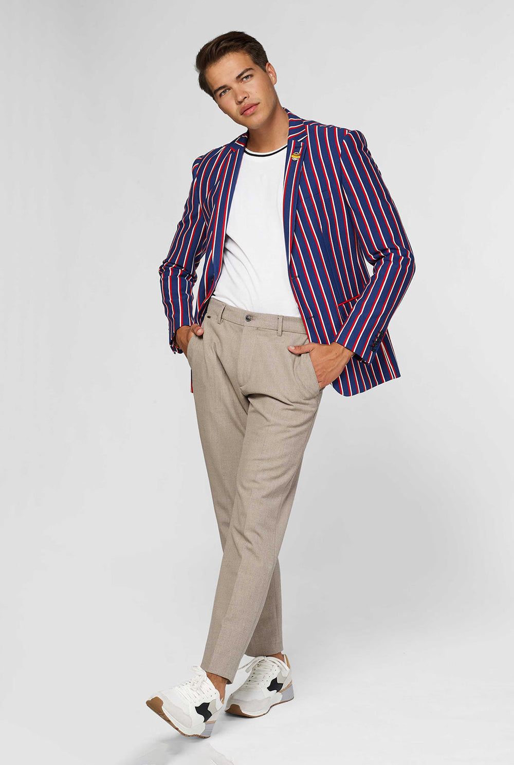 Rood wit en blauw gestreepte casual blazer gedragen door de mens