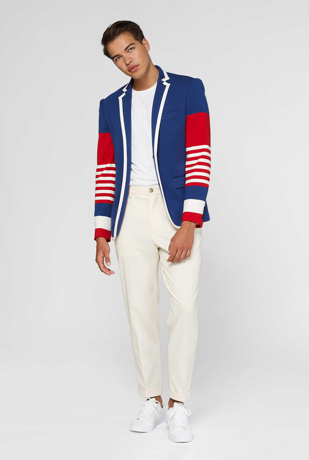 Rood wit en blauw sportief casual blazer gedragen door de mens