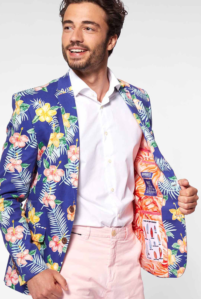 Blauwe blazer met bloemenprint gedragen door de mens