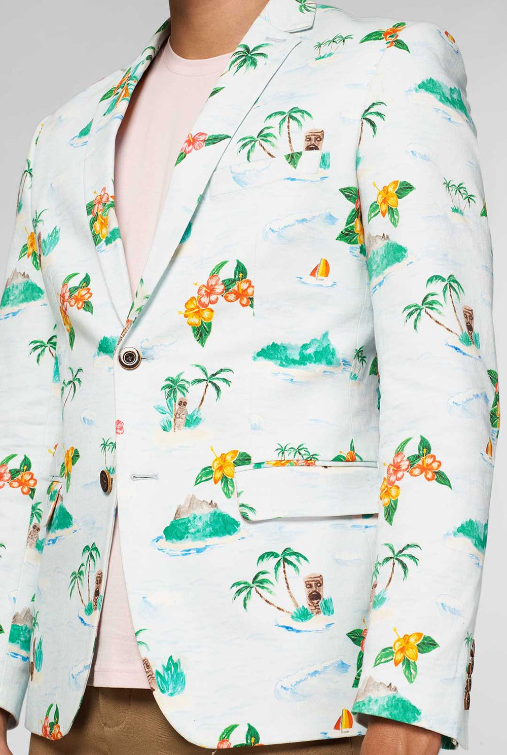 Wit casual blazer met Hawaiiaanse icoonafdruk gedragen door de mens met rode palmboom binnenvoering