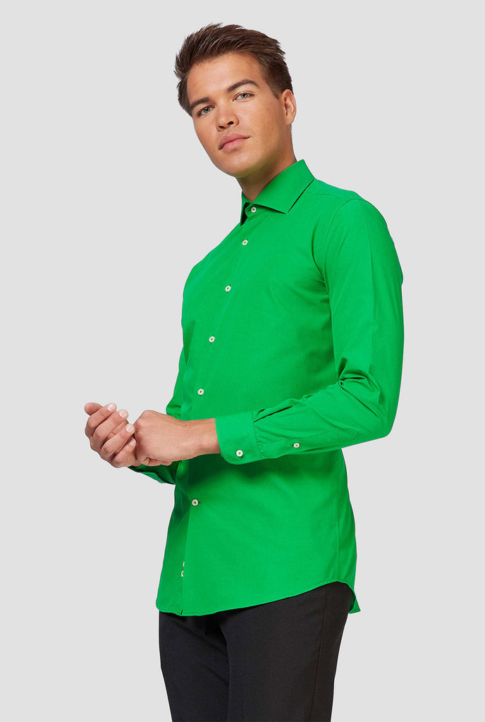 Man draagt ​​een groen overhemd