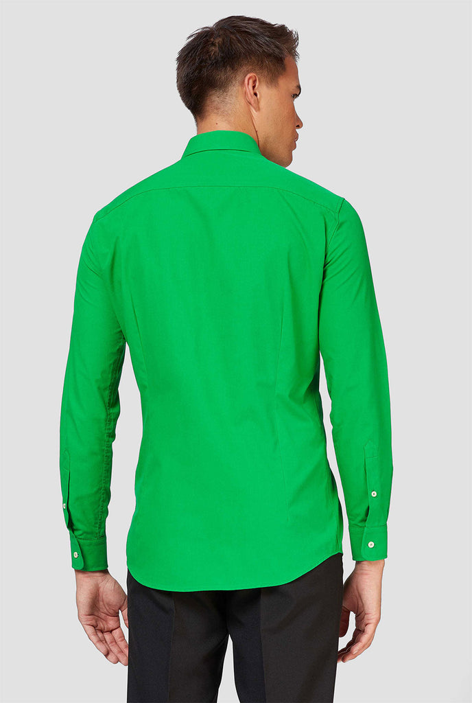 Man draagt ​​een groen overhemd, bekijk vanaf de achterkant