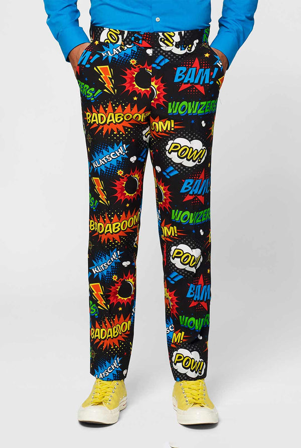 Zwart pak met stripboekenpictogrammen gedragen door Man Close Up Pants