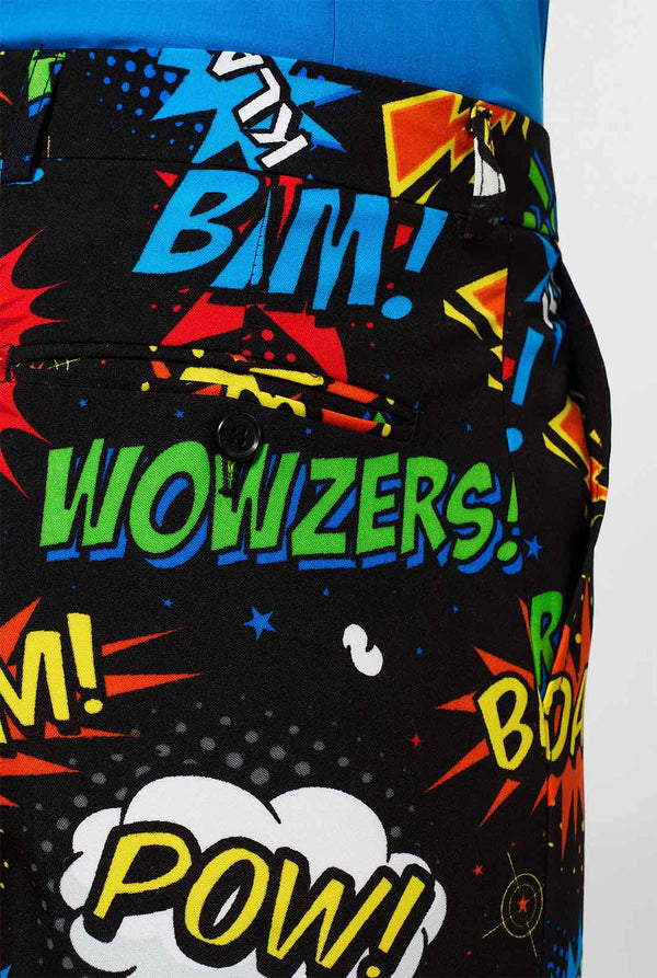 Zwart pak met stripboekenpictogrammen gedragen door de achterste pocketbroek van de mens
