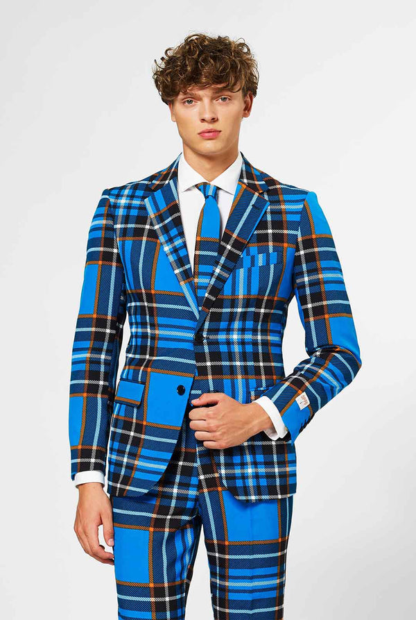 Man draagt ​​blauwe tartan herenpak