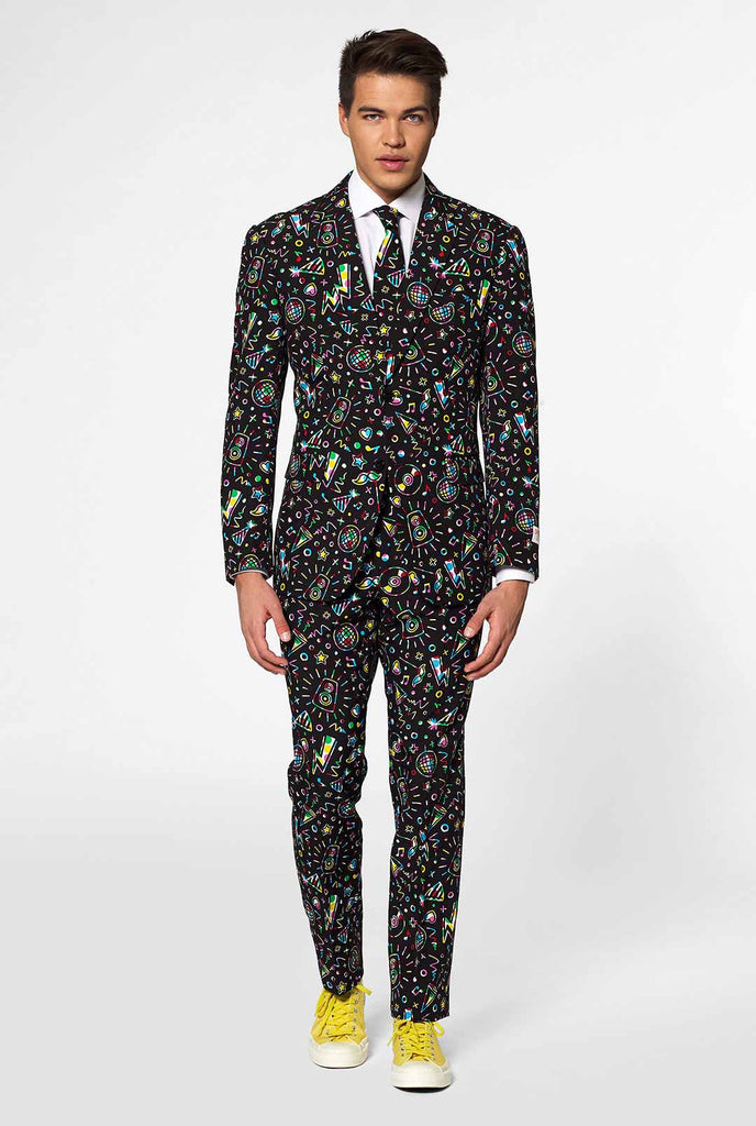 Grappige Carnaval Suit disco -kerel gedragen door de mens kijkend in jas