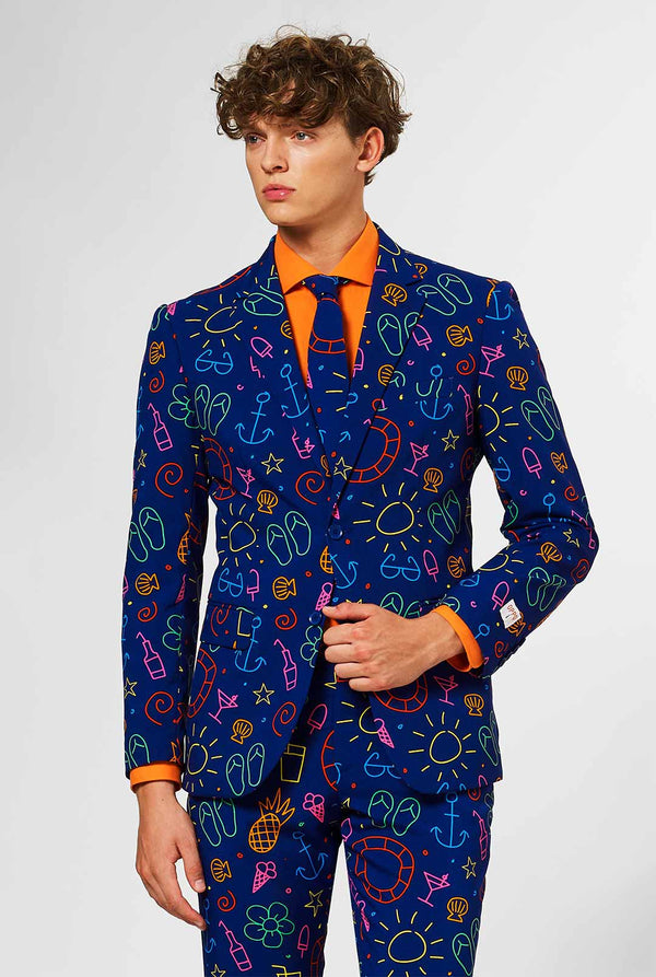 Donkerblauwe herenpak met heldere doodle iconografie gedragen door de mens
