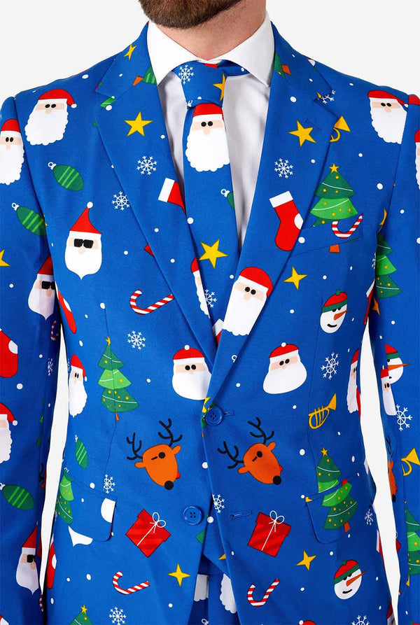 Man draagt ​​een blauw kerstpak close -up uitzicht