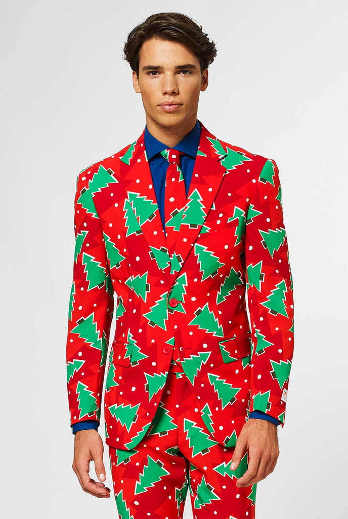 Red Christmas Men's Suit met dennenboomafdruk gedragen door de mens