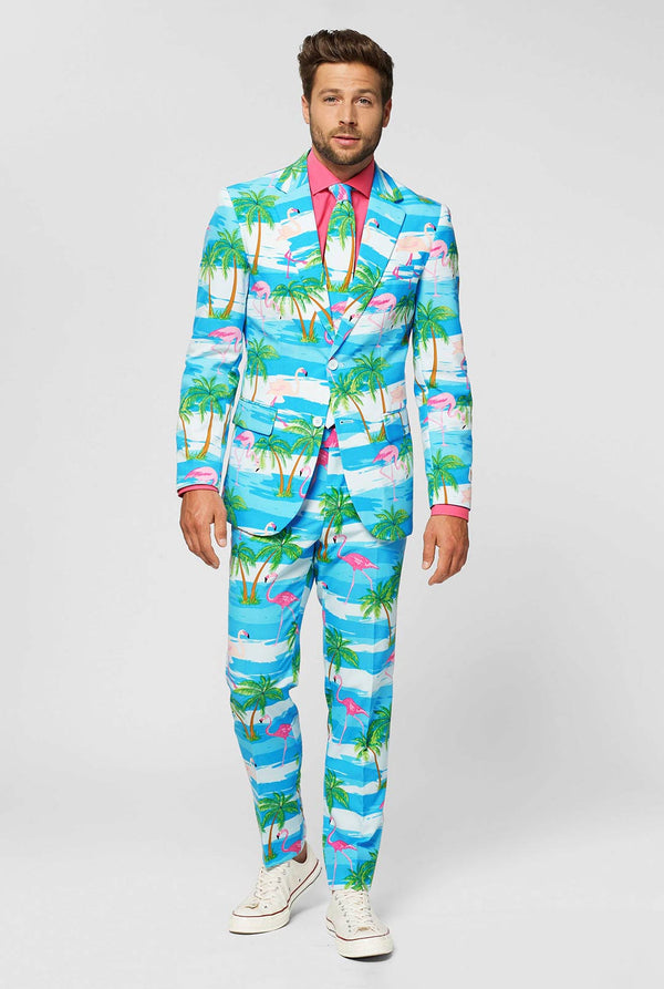 Blauw en wit herenpak met tropische flamingo print flaminguy gedragen door de mens