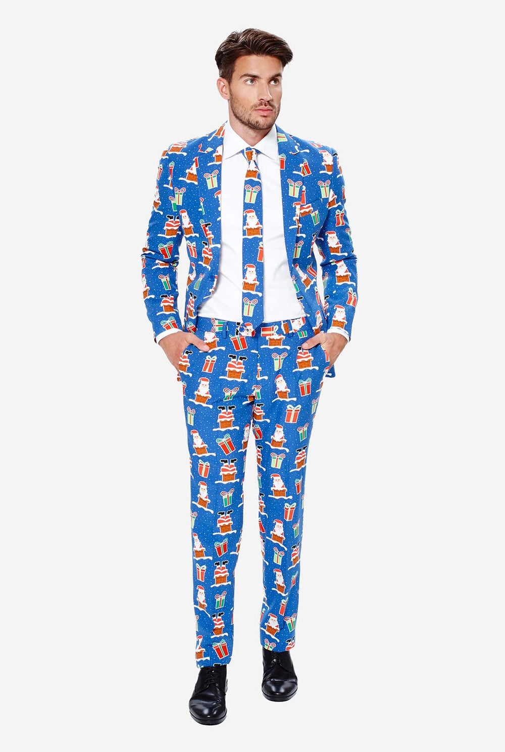Man draagt ​​een blauw kerstpak met kerstpictogrammen