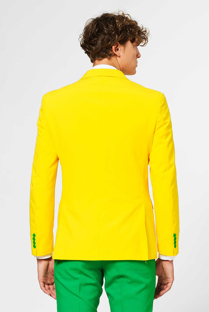 Man draagt ​​een groen en geel pak, bekijk vanaf de achterkant