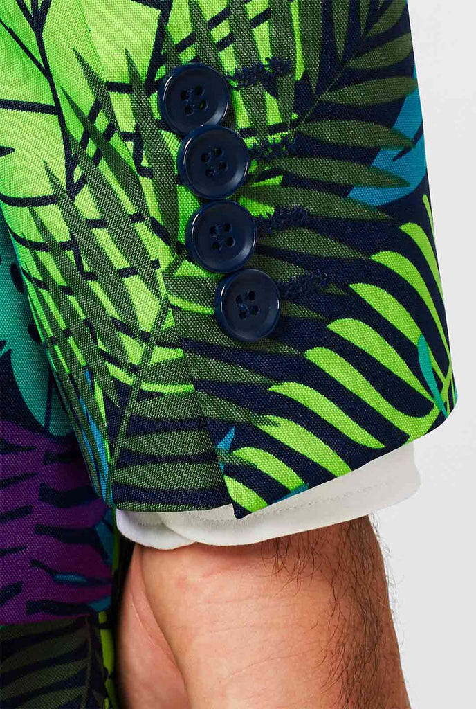 Jungle -pak met groene en paarse bladafdruk gedragen door de mens
