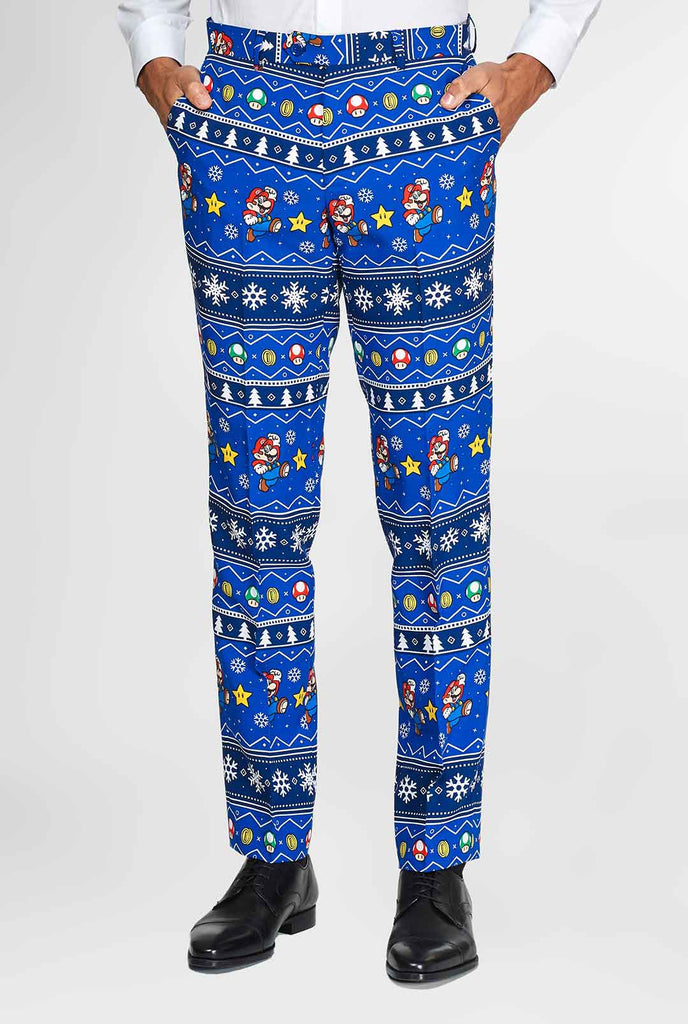 Super Mario -pak met kerstthema's gedragen door de mens getoond van achteren