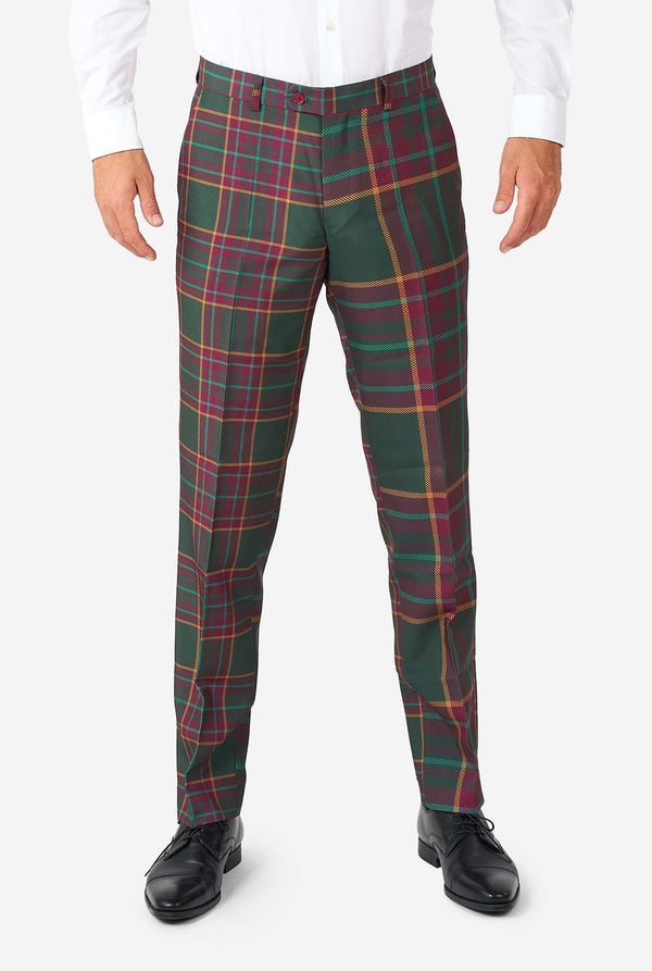 Man draagt ​​een tartan plaid kerstpak