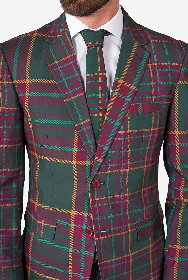 Man draagt ​​een tartan plaid kerstpak
