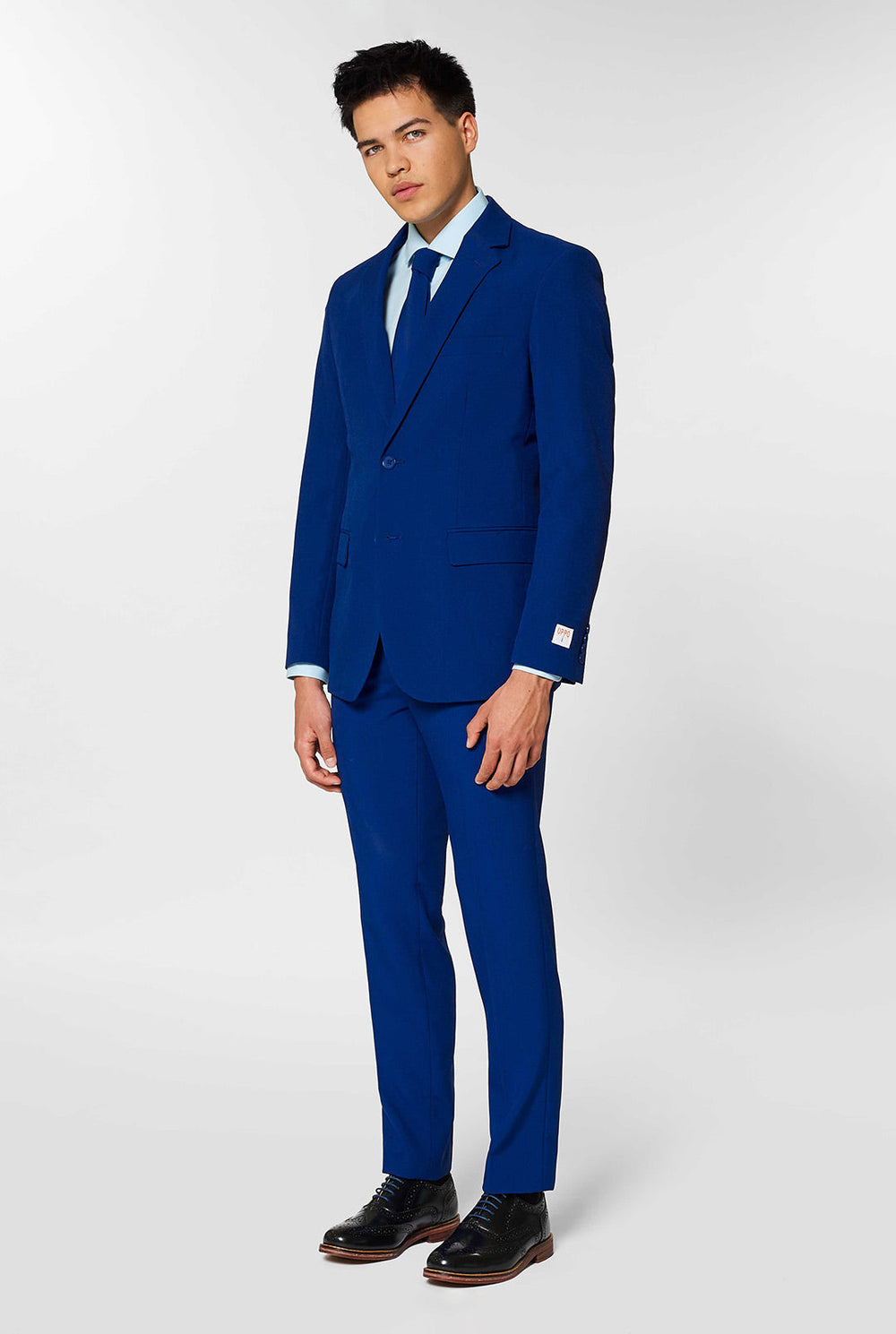 Marineblauw vast gekleurde herenpak gedragen door de mens