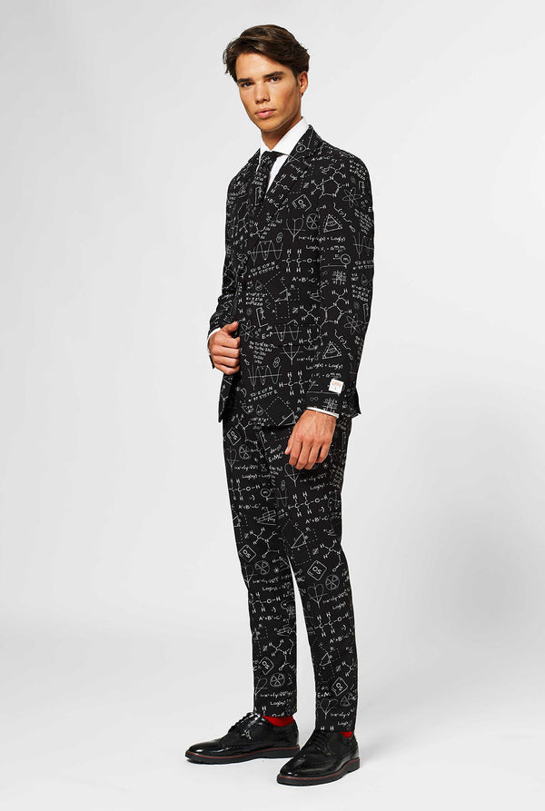 Zwarte herenpak met wetenschappelijke formule gedragen door de mens