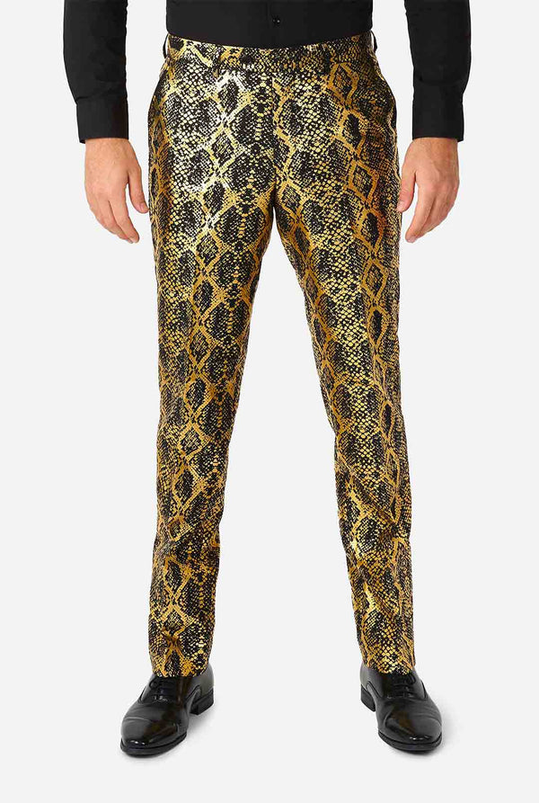 Man draagt ​​broek met, goud en zwart, slangenhuidprint, onderdeel van het pak