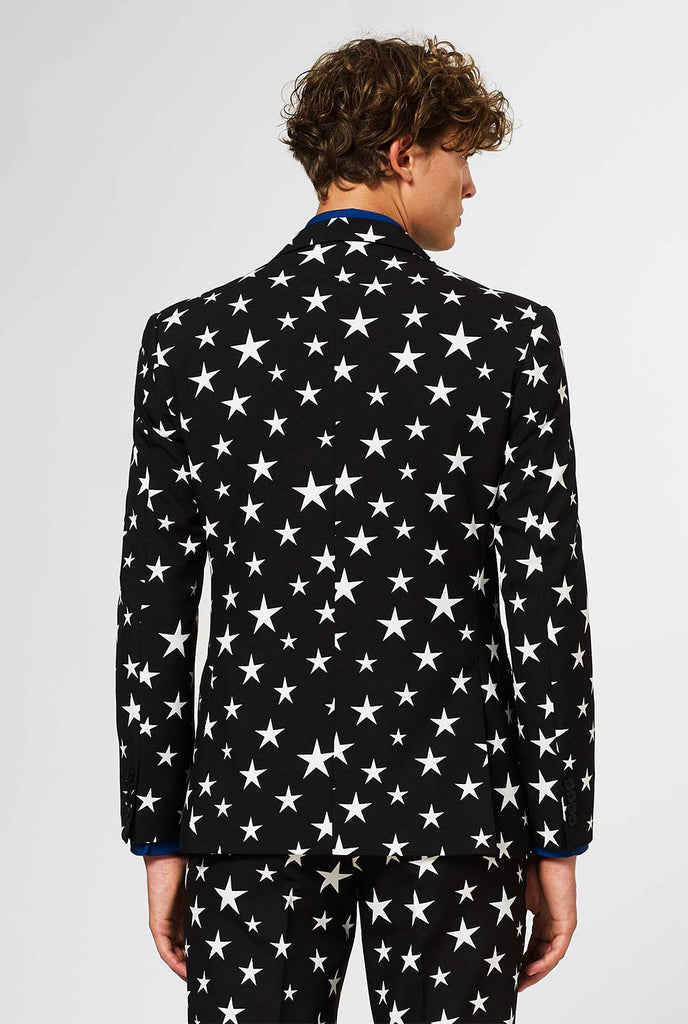Mannen dragen een zwart pak met witte sterren, bekijk vanaf de achterkant