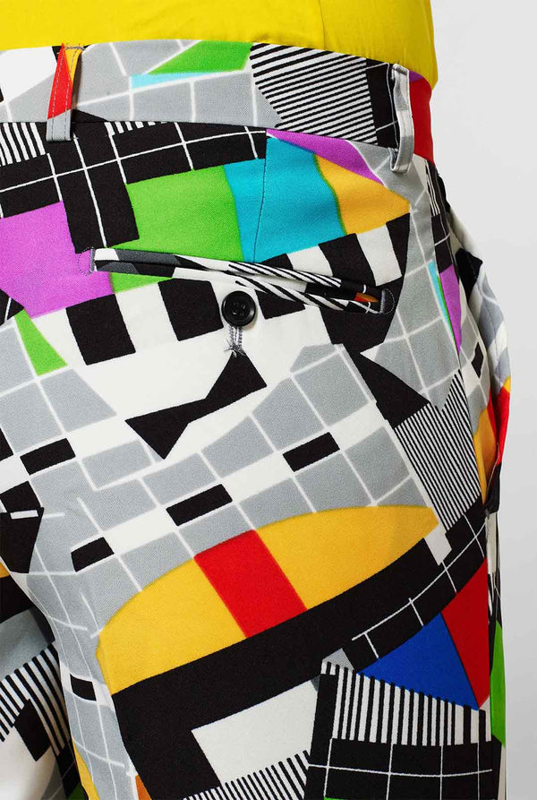 Man draagt ​​testscreen print herenpak, close -up