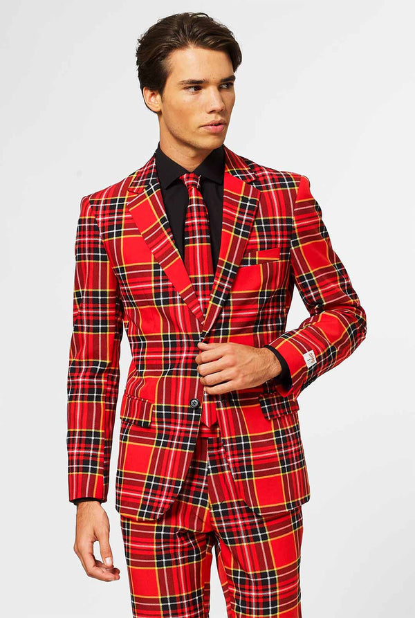 Man met rode kersttartan herenpak