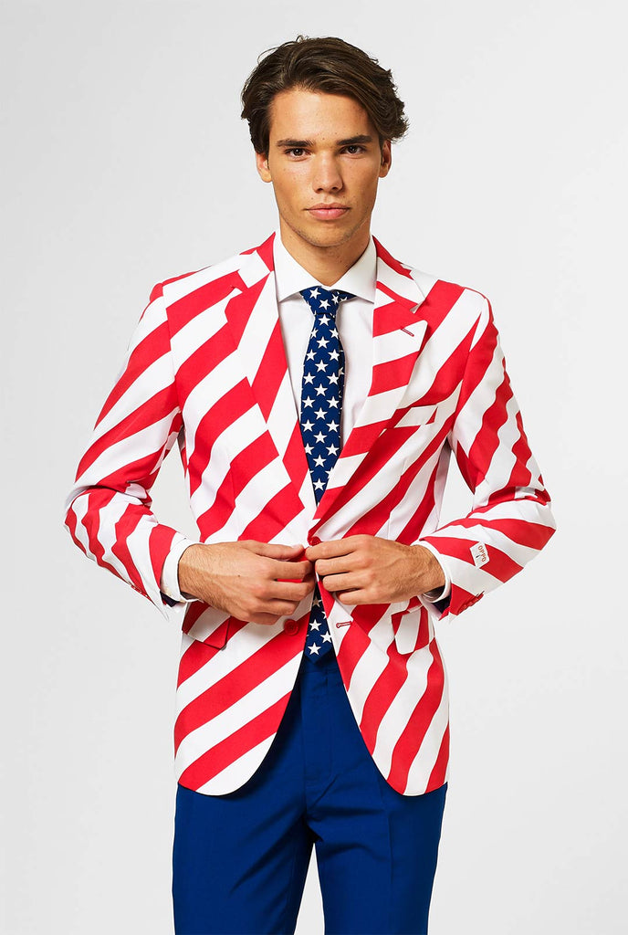 Man draagt ​​USA -thema's 4 juli pak