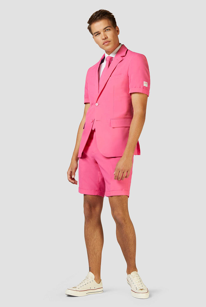 Man draagt ​​roze zomerpak