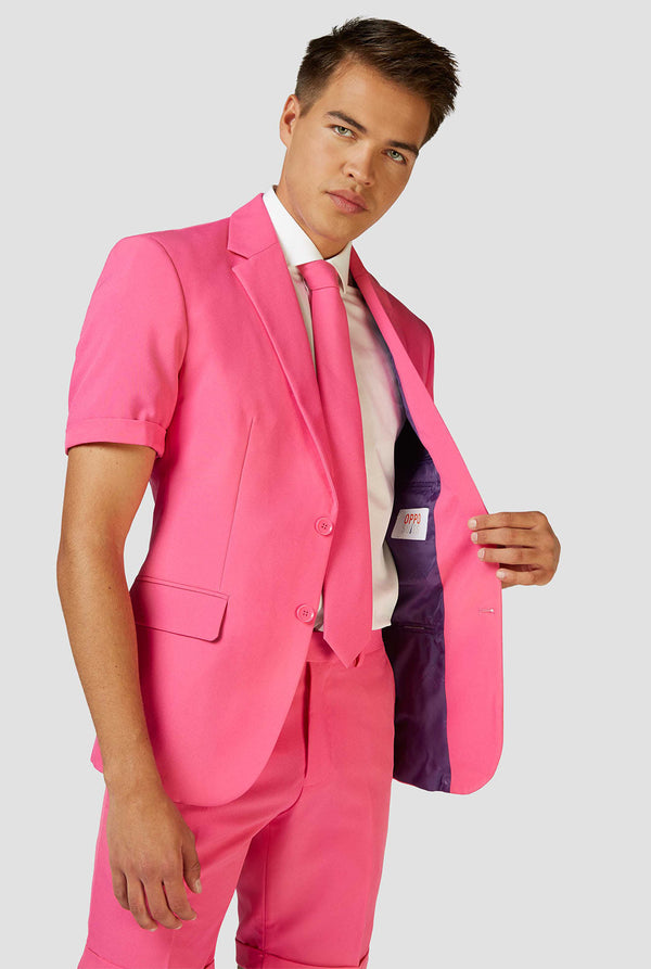 Man draagt ​​roze zomerpak