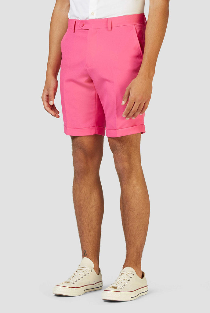 Man met roze zomerpak, close -up van broek