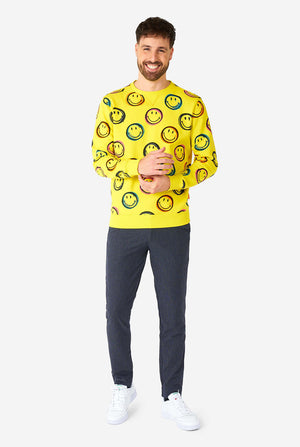 Man draagt ​​gele herentrui met smiley print