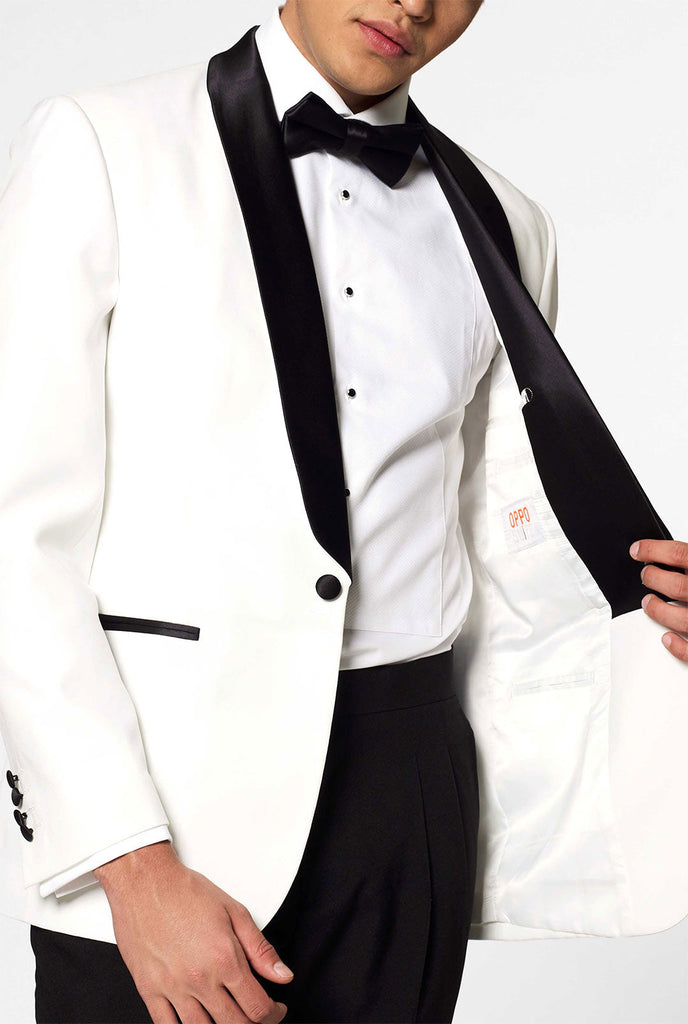 Wit met zwart smokingpak Pearly White gedragen door de mens van dichtbij in Blazer