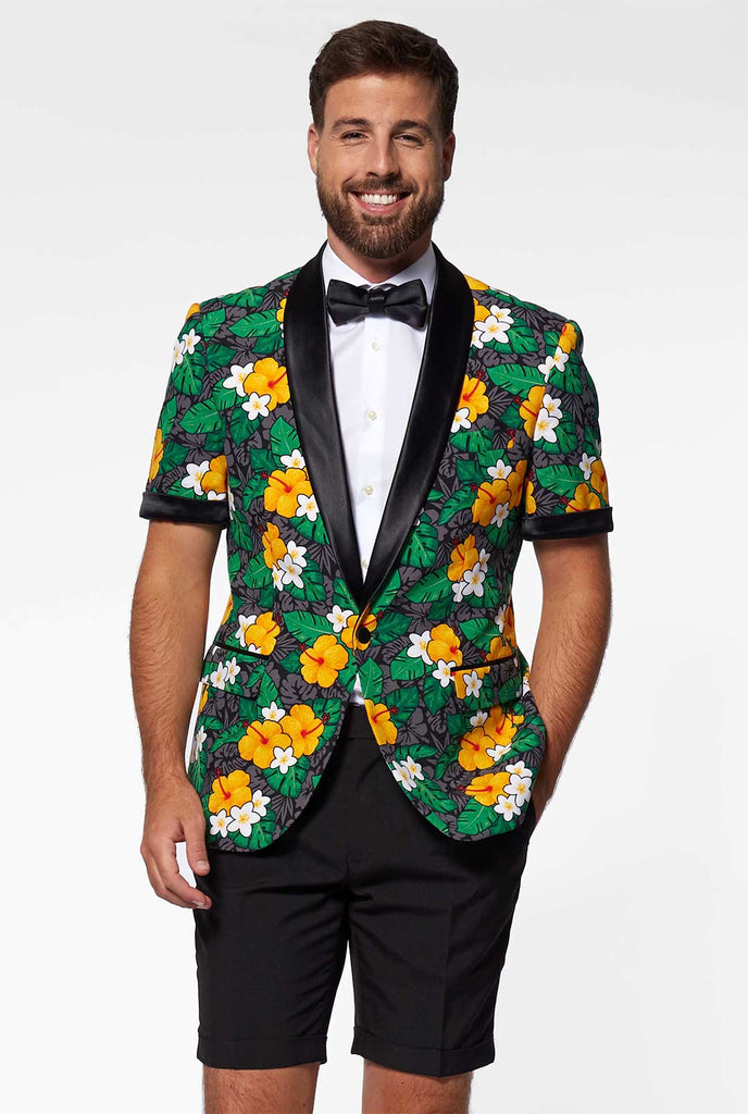 Man draagt ​​zomertuxedo met bloemenprint