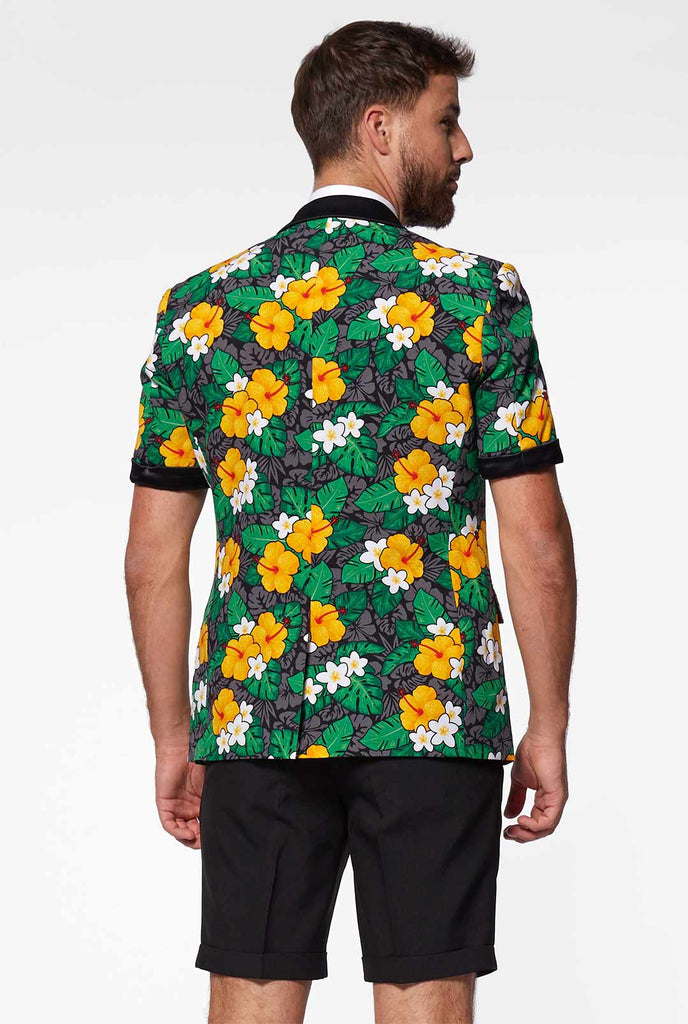 Man draagt ​​zomertuxedo met weergave van het bloemprint vanaf de achterkant