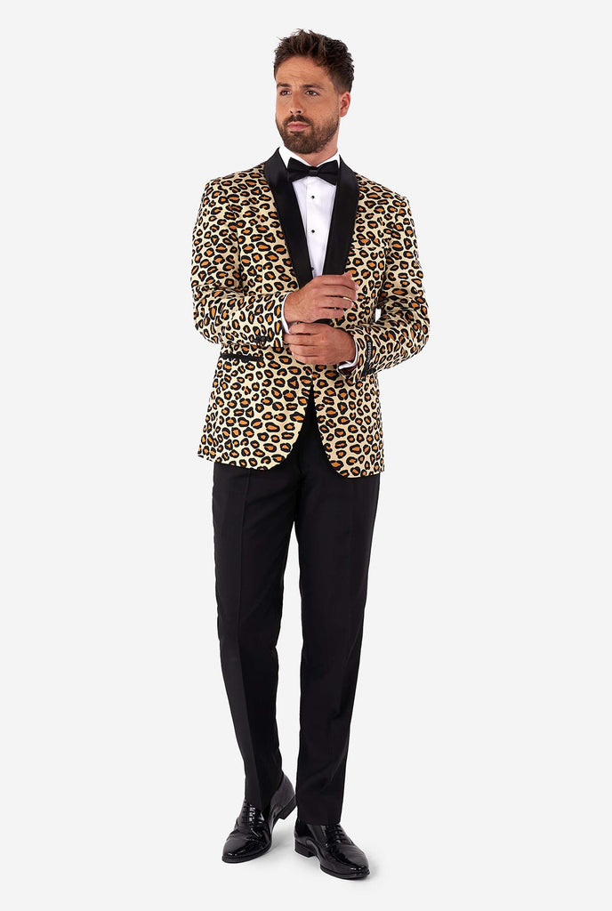 Man draagt ​​smoking met jaguar printjack