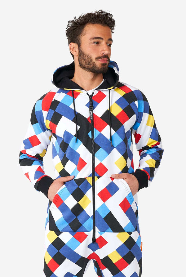 Man draagt ​​een veelkleurige onesie