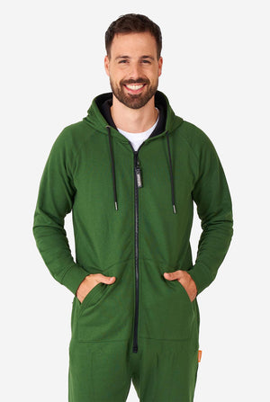 man met groene onesie