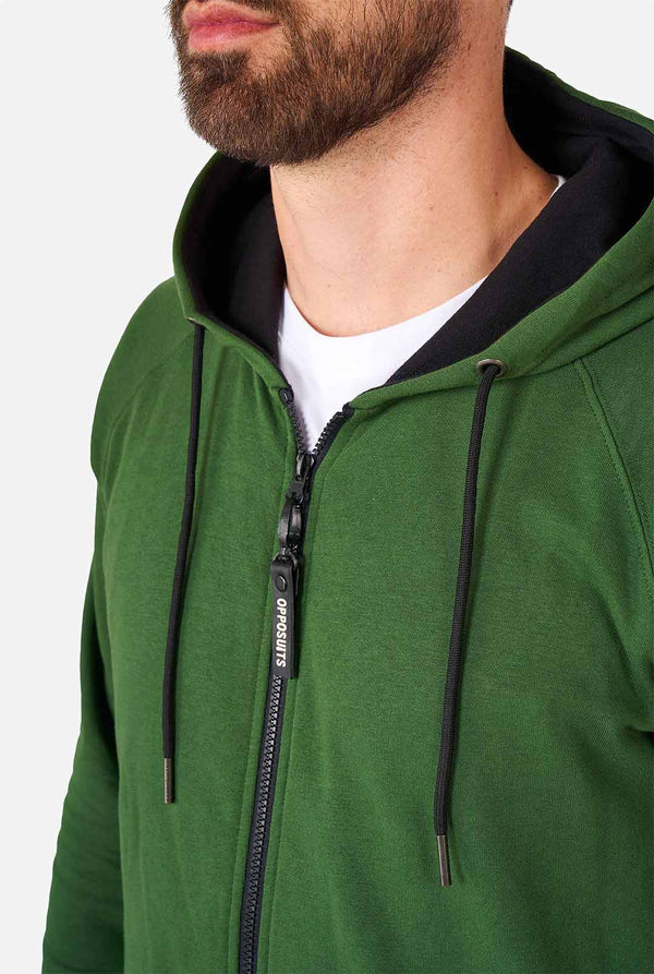 Man met groene onesie, borst dichtbij