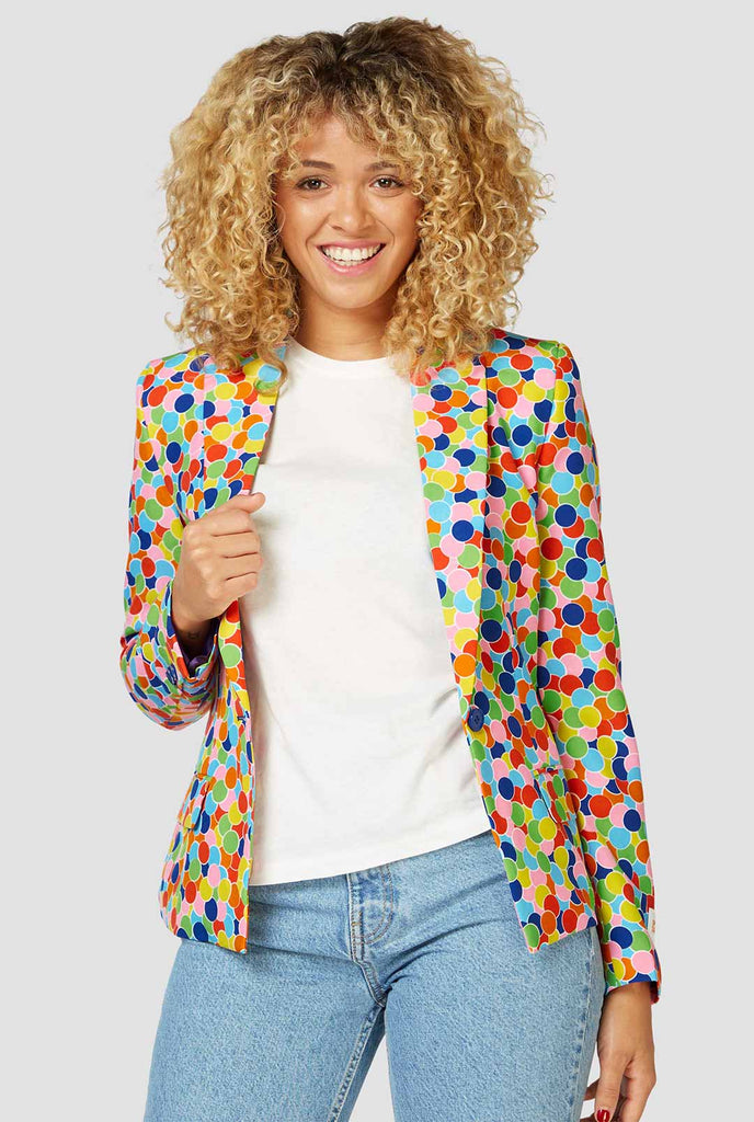 Multicolor confetti print blazer gedragen door een vrouw ingezoomde