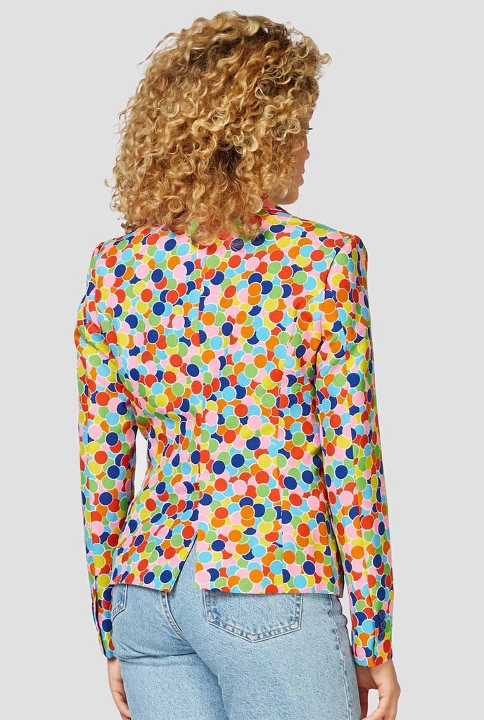 Multi Color Confetti Print Jacket gedragen door een vrouw met de achterkant van de jas