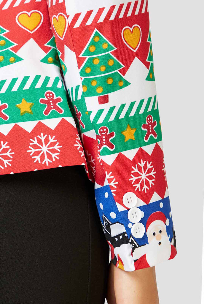 Multicolor grappige kerstprintjack gedragen door een vrouw van dichtbij van manchet